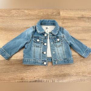 LIKE NEW ! Baby B’gosh CUTE jean jacket 6 months 🔥